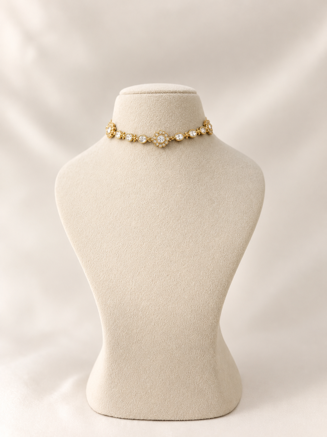 NOOR Floral Choker
