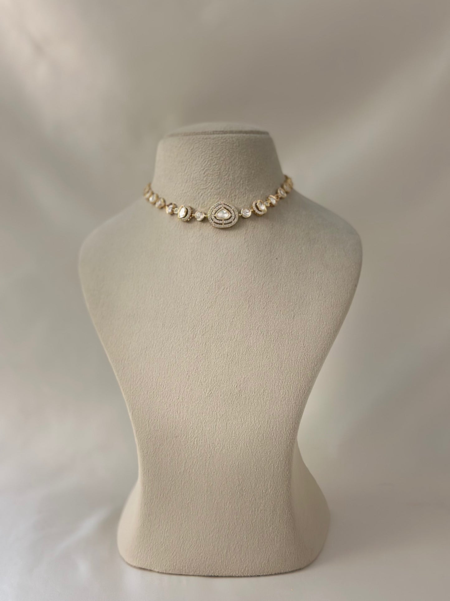 NOOR Pear locket Choker