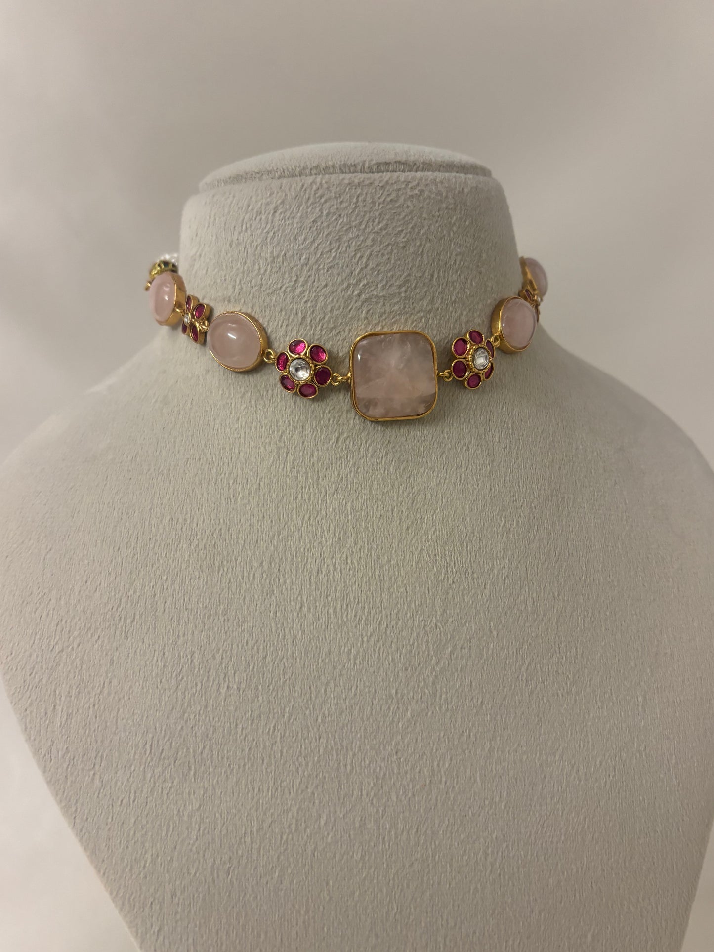 GUL square pendant choker