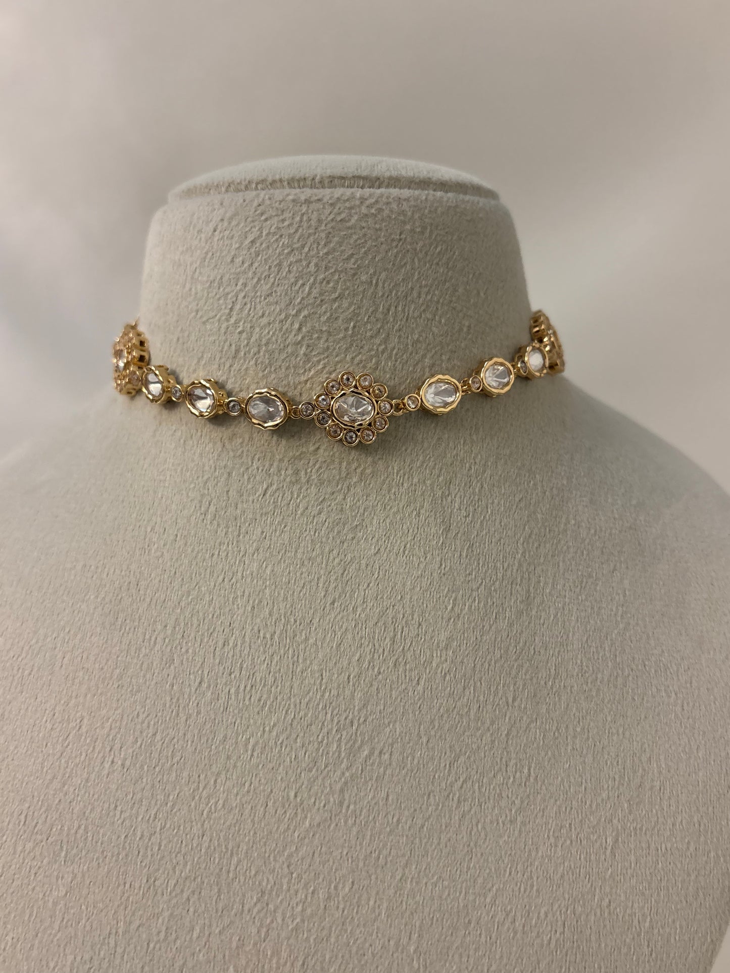 NOOR Floral Choker