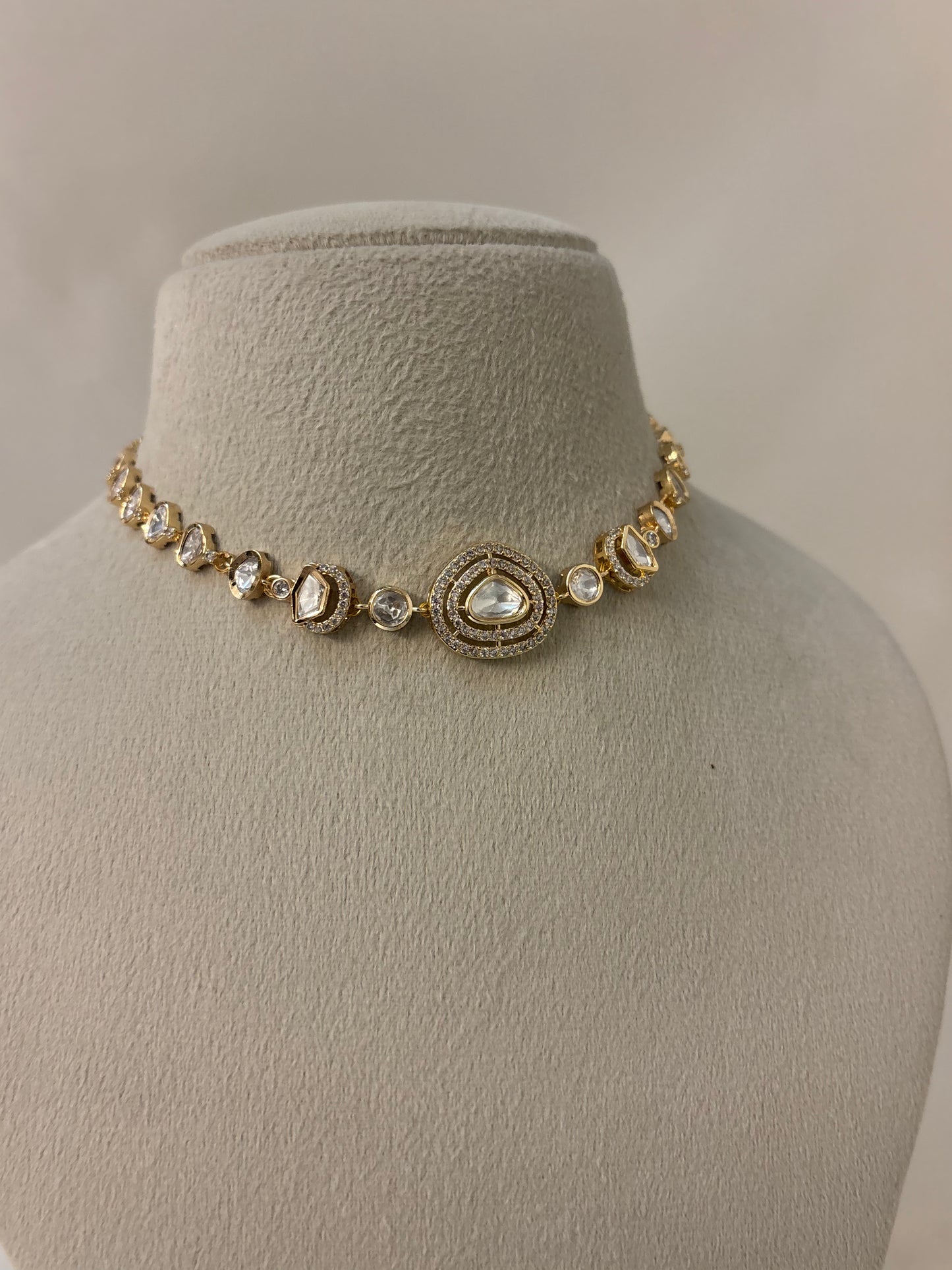 NOOR Pear locket Choker